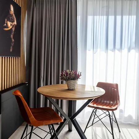 Hamba Cosmos- Self Check-in, Parking, 24h , Vat Apartment *
