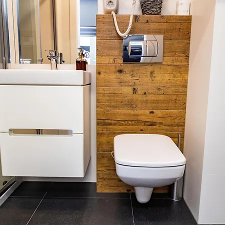 Hamba Cosmos- Self Check-in, Parking, 24h , Vat Apartman Varsó